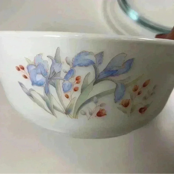 Vintage Pyrex England Blue Iris small casserole dish  with lid - Picture 10 of 10